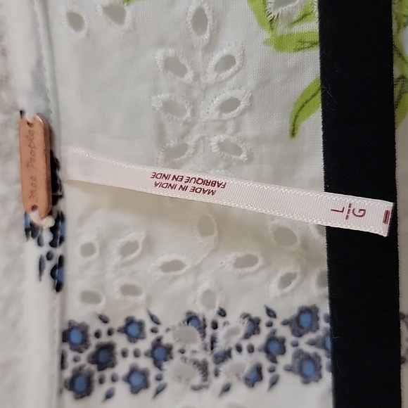 FREE PEOPLE NWOT BLOSSOM EYELET CROP TOP SZ LARGE - Picture 13 of 13